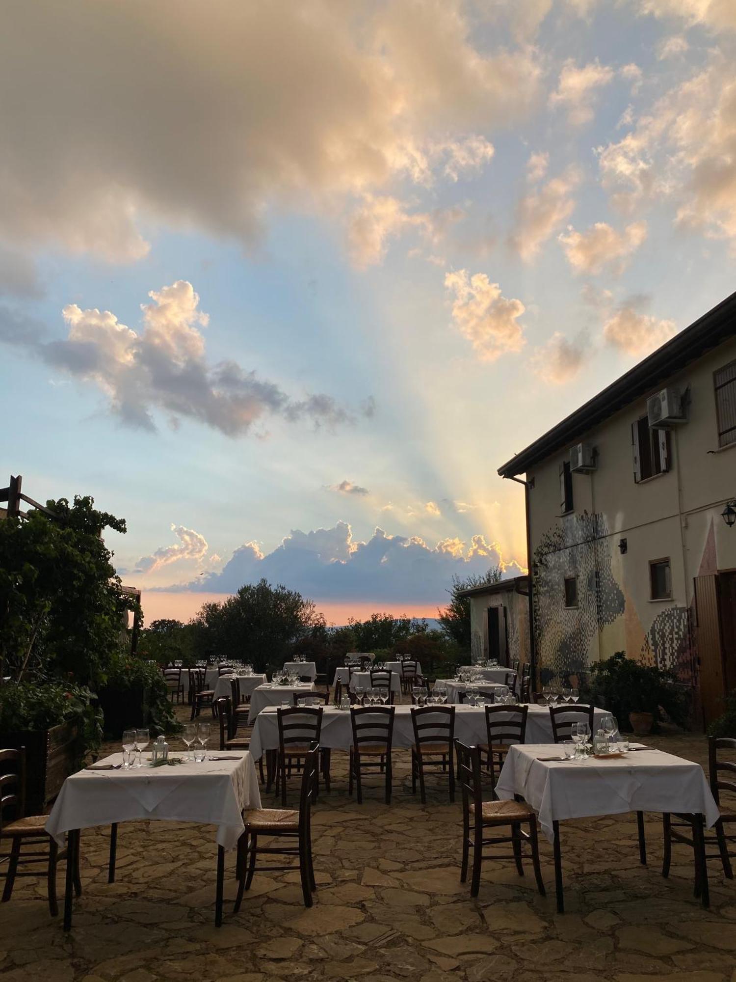 Agriturismo Il Riccio Монтикио Екстериор снимка